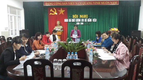 Chiều ngày 24 tháng 11 năm 2016, chi bộ trường Mầm non Giang Biên đã tiến hành đánh giá phân loại chất lượng  chi bộ, đảng viên năm 2016 